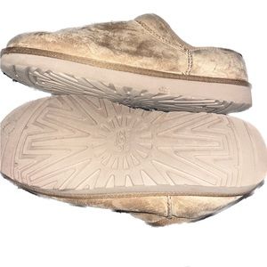 UGGS Women’s Classic Slippers (Chestnut)